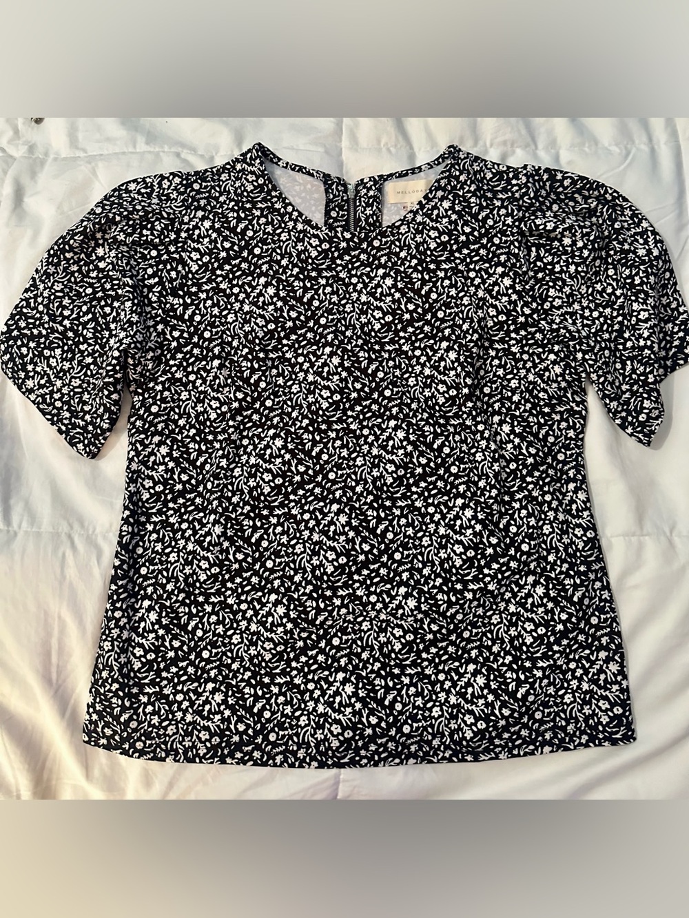 MELLODAY Black and White Floral Short Sleeve Blouse